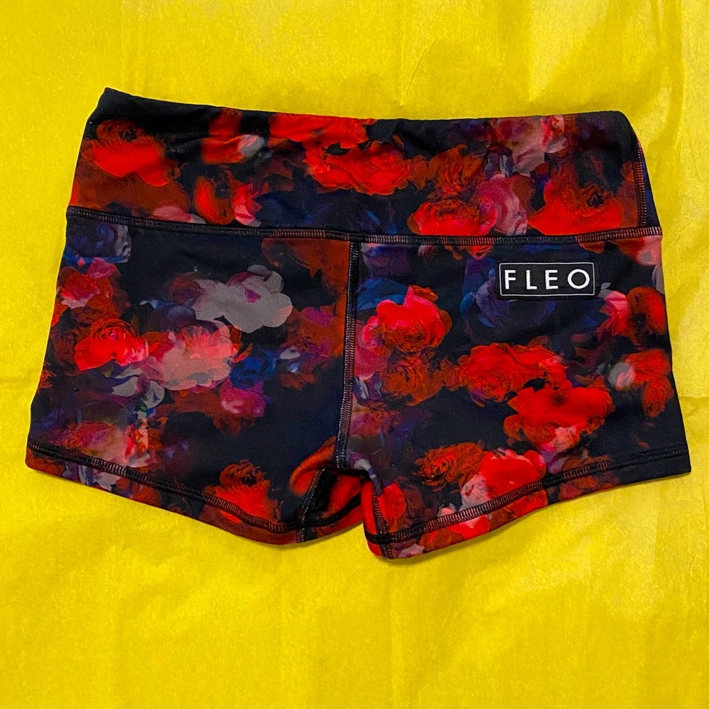 FLEO shorts - Dark Red Roses
